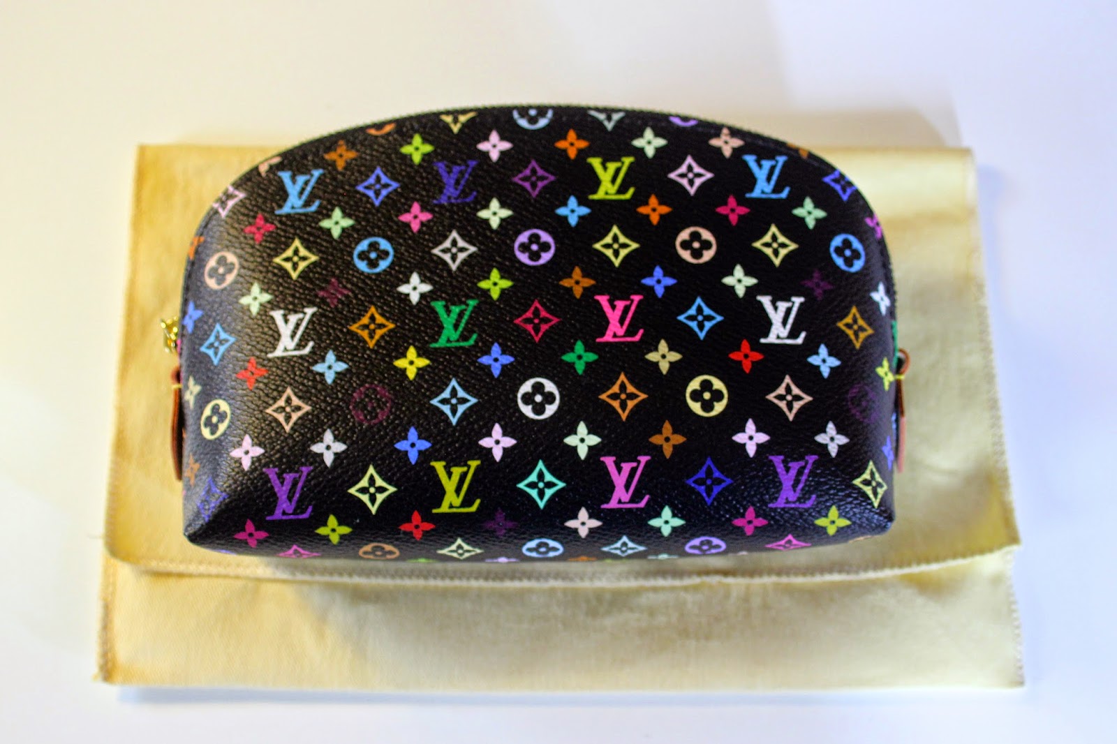 Louis Vuitton Mono Toiletry 26 Cosmetic Pouch w Name Tag Shoulder/Crossbody  Bag